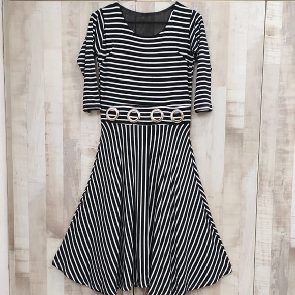 Dresses & Skirts - Black white midi dress